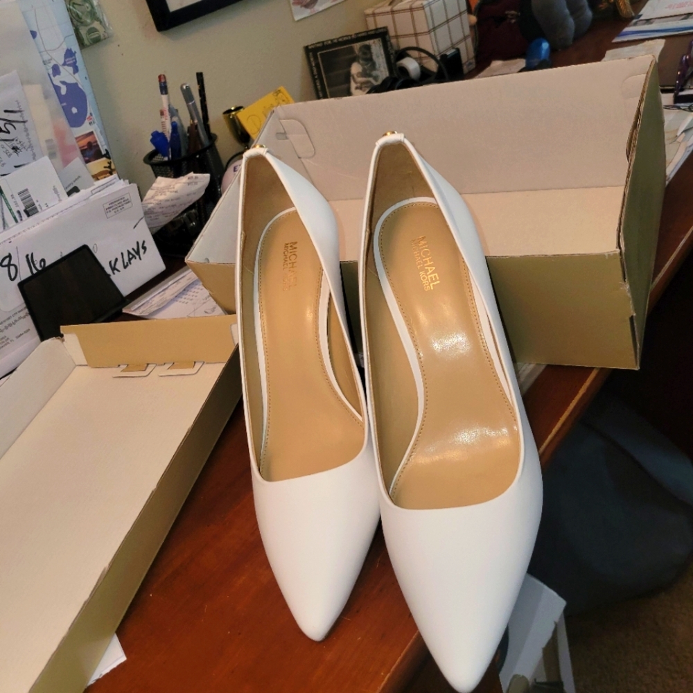 Michael Kors Classic White Heels 5" Heels. New In Box. - Picture 1 of 9